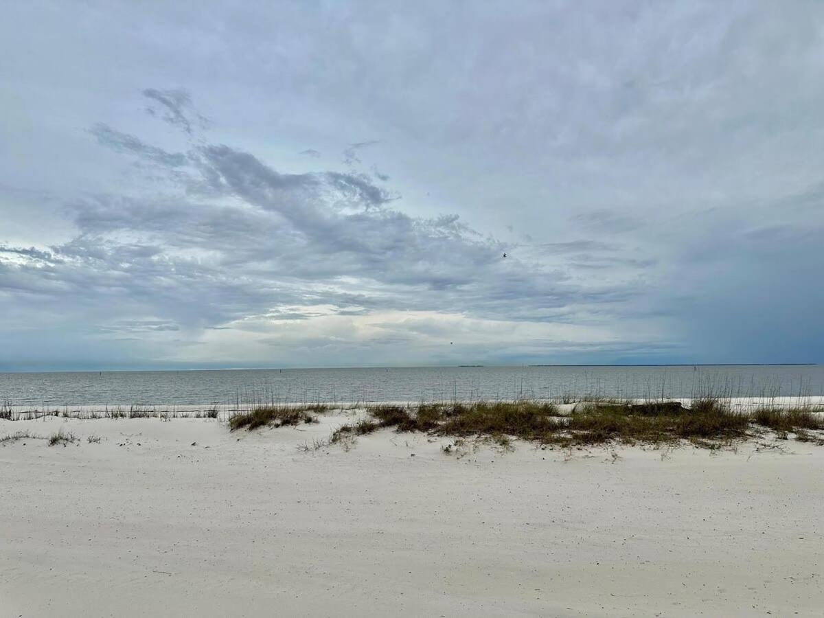 Bare Feet Bungalow -Close To Beach & Dog Friendly غولفبورت المظهر الخارجي الصورة